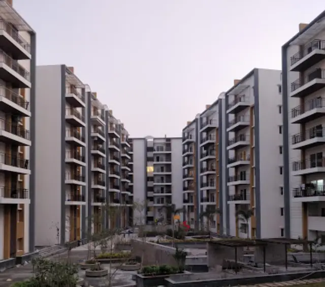 WHISTLING WOODS